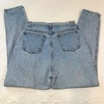 Bill Blass Vintage 90s Straight Leg Mom Distressed jeans. Light wash. Size 16. Photo 6