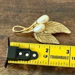 Source Unknown Vintage Gold Tone and Faux Pearl Brooch Costume Jewelry Photo 5