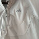 Adidas  Ultimate Running Light Gray Hooded Jacket Size‎ Extra Small EUC Like New Photo 3