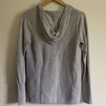 Dakini Gray V Neck Hooded Sweater Size M Photo 7
