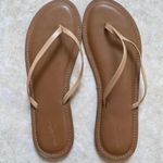 Universal Threads Flip Flops  Photo 0