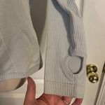 Saucony  Light Gray Long Sleeve 1/4 Zip Top With Thumb Holes Size Large Photo 3