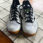 Mizuno Volleyball Shoes Photo 2