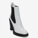 Alexander McQueen ❤️ tread heeled Chelsea boot in ivory/black Photo 5