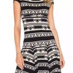 Alice + Olivia - Black & White Aztec Print Dress W/ Flared Hem Sz XS Photo 0