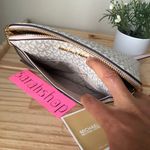 Michael Kors Set Photo 12