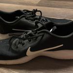 Nike black  tennis shoes Photo 2