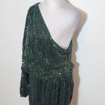 Pretty Little Thing  One-Shoulder Green Sequin Dress NWT Size 12 Green Formal Dress Photo 3