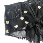 LF new Carmar ❉ Daisy Embroidery Embellished Cut Off Frayed Denim Shorts ❉ Black Photo 4