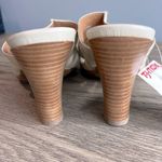 Sofft NWT Strappy Heeled Sandals Leather Cream Ivory Wood Heels Size 9 1/2 Tan Photo 2