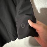 Lululemon Lightweight HR Tennis Skirt size 10 in black Photo 4