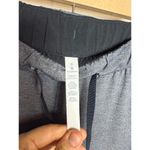 Lululemon On the Fly Pant in Grey Women's Sz. 8 Photo 3