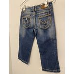 Vigoss Denim Jean Capri Size 3 Distressed Blue Denim Embroidery Pockets Photo 4