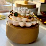 Gold stainless steel cable bracelet with green gemstone, waterproof Photo 1