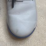 Clove nursing shoes Size 8 Photo 2