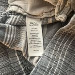 Artisan NY  High Linen & Cotton Gray and White Shorts Photo 3