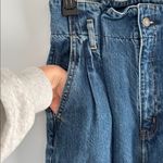 Abercrombie & Fitch Mom Jean Relaxed Fit Medium Wash Jeans Size 27/4 High Rise Photo 4