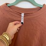 Alo Yoga Crewneck Photo 2