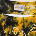 ☀️Arrow Man Yellow and Black Floral Short Sleeve Top Size L Photo 1