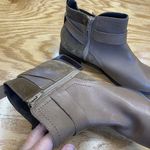 Munro Chestnut Bootie Women's 10M Brown Leather Buckle Strap Ankle Boots S43 Photo 4