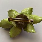 VINTAGE 50’s Flower Pin Made In England Bone China Garden Brooch violets Purple Photo 3