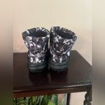 Crocs Classic Lined Women's Winter  Boots size 7 Photo 3