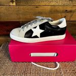 *One Left Shoe*‎ Black Star Sneaker Size 9 Photo 0