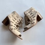 Vince Camuto  Tressa‎ Natural Beige Perforated Sandal Chunky Heel Size 7M … Photo 1