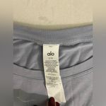 Alo Yoga  NWT All Day Short Sleeve Tee Shirt Top Winter Frost Size L Photo 7
