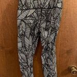 Lululemon Wunder Under Crop in Banana Leaf white black print Photo 0