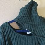 Sexy Exposed Shoulder Green Long Sleeve Top Size M Photo 1