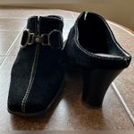 Aerosoles  Black Suede Pointy Toe. Buckled Front Blocked Heel Sz 6 Photo 4