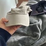 Katy Hearn hat Gray Photo 3