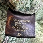 Lee  Size 2X Lime Green V-Neck Top with 3 Buttons on Front with Tabbed Sl… Photo 10