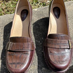 Clarks  Artisan Collection Women‎ 9.5 W Dark Red Embossed Leather Loafer Heels Photo 0