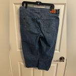 Levi's Women's Classic Capri Medium Wash Size 14 Blue Photo 6