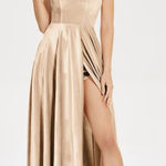 NWT CICINIA Elsie V Photo 0