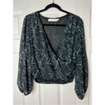ASTR  The Label Black Floral V-Neck Puff Sleeve Lightweight Blouse Size Small Photo 2
