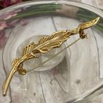 Unsigned Gold Leaf Brooch Photo 9