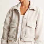 Abercrombie & Fitch Cropped Sherpa Shirt Jacket in Cream Photo 0