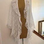 Vintage White large lace shawl with ruffles Photo 1