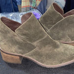 Me Too  ZEST MOSS GREEN WO SIZE 7.5 SUEDE LEATHER ANKLE BOOT CLEAN EUC Photo 0