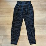 Athleta  Salutation Camo Jogger Pull On Black Size S 627874-00 Photo 1