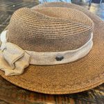The Great Kallina hat condition perfect for summer! Photo 4