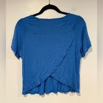 Blue soft boutique open back short sleeve shirt Size M Photo 2