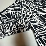 Nike ⭐️ black and white abstract pattern athletic leggings size medium Photo 9