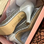 Silver open toe shoes. Size 8.5 Photo 7