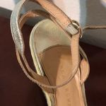 Ivanka Trump Golden espadrilles Photo 3