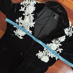 Tahari Black Velvet Blazer White Floral Appliqué 3D Pockets Glam Feminine Medium Photo 8
