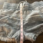 Artisan NY  High Linen & Cotton Gray and White Shorts Photo 7